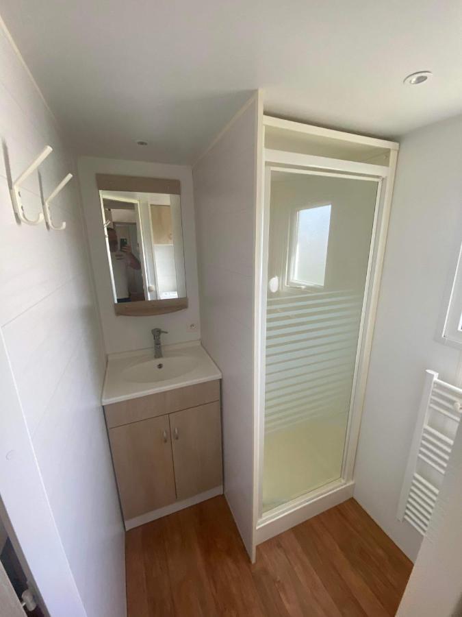 Mobil-Home 4/6 Personnes , Terrasse Couverte ,Piscine Chauffee . Biville-sur-Mer Exterior foto